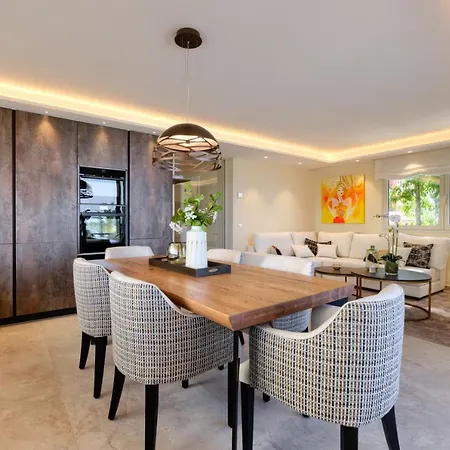 Luxury 3 Bedroom Front In * Marbella