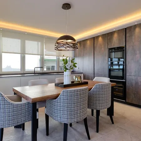 Apartament Luxury 3 Bedroom Front In