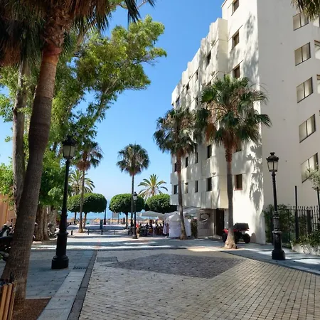 Luxury 3 Bedroom Front In Marbella