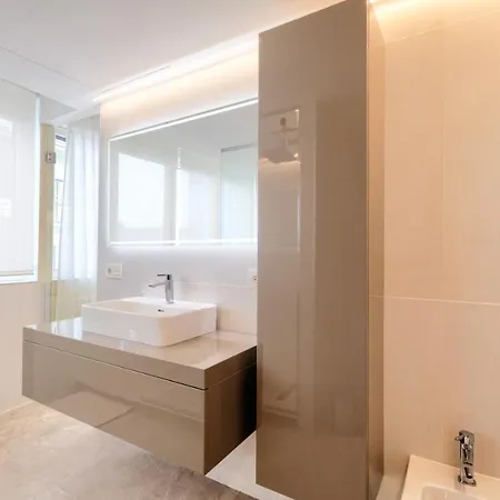 Luxury 3 Bedroom Front In Apartamento *