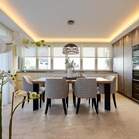 Apartamento Luxury 3 Bedroom Front In *